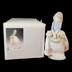 LLADRO SPAIN FIGURINE 5467 MAY FLOWERS GIRL WITH BASKET OF FLOWER RETIRED